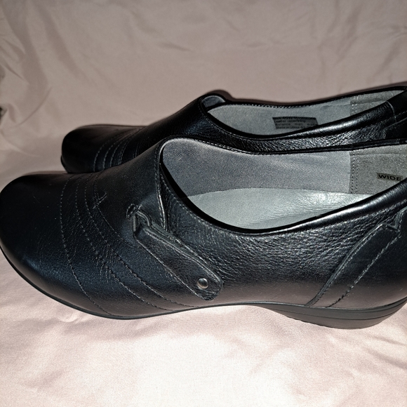 Shoes - Picture 8 of 9